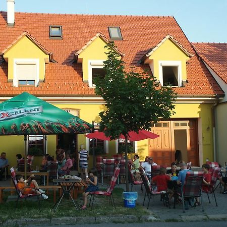 Alva Pension 2 Mikulov Luaran gambar